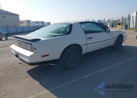 1982 Pontiac Firebird Trans Am z USA, uszkodzony, nr VIN 1G2AW87H7CL564815